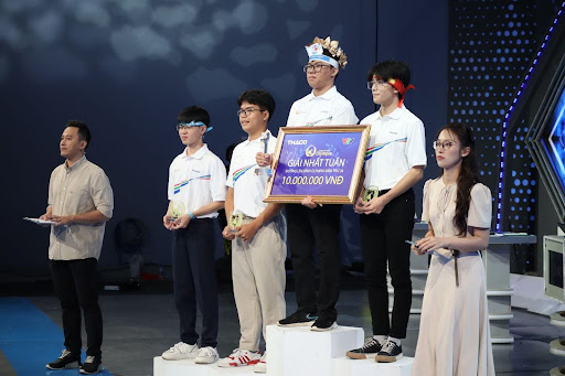 Hoàng Anh Tuấn hoàn thành hành trình leo núi của mình tại Cuộc thi Đường lên đỉnh Olympia năm thứ 24